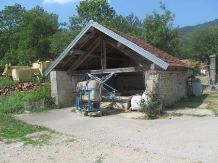 Bourcia-lavoir 7 dans le hameau Dancia
