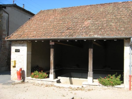 Igé-lavoir 4 dans hameau Le Munet