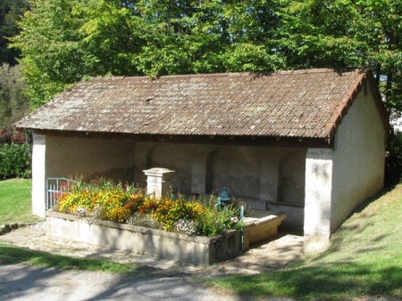 L'Etoile-lavoir 3 dans hameau Montbourgeau