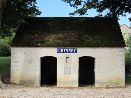Arcenant-lavoir 3 dans hameau Chevrey