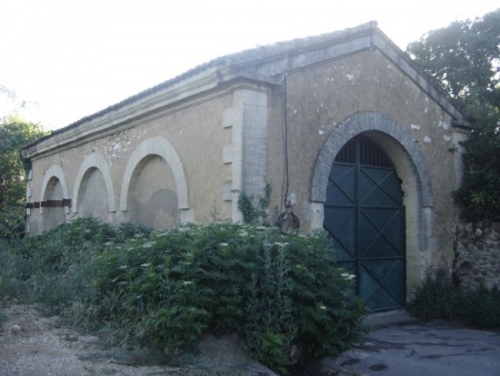 La Capelle et Masmolène-lavoir 2 dans hameau Masmolène