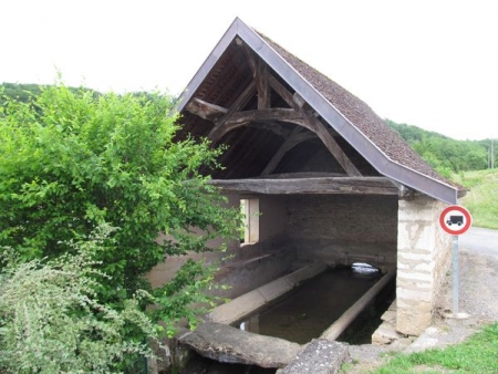 Lugny-lavoir 5 dans hameau Collongette