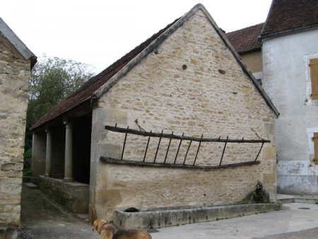 Foissy les Vezelay-lavoir 1