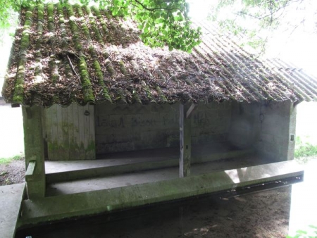 Senantes-lavoir 1 dans le bourg