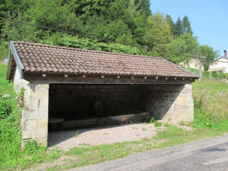 Fontenoy le Chateau-lavoir dans hameau Les Molières