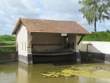 Cucharmoy-lavoir 1 dans le bourg