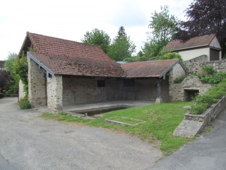 Essomes sur Marne-lavoir 6 dans le hameau Crogis