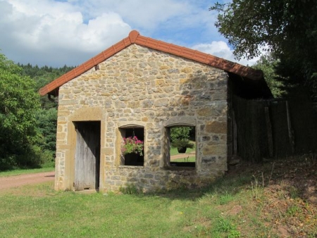 La Vineuse-lavoir 2 dans le hameau Le Martray