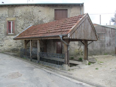 Naives Rosières-lavoir du hameau Rosières Devant Bar