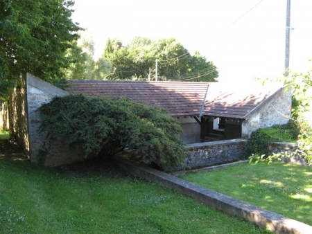 Saint Léger-lavoir dans hameau Le Grand Champcormolin