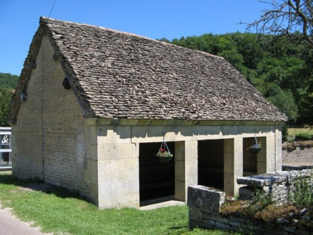 Frôlois-lavoir 5 dans hameau Le Vallon
