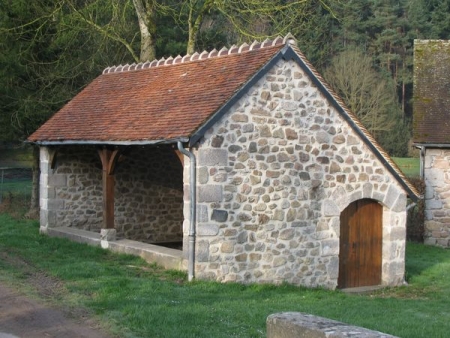 Saint Léger Vauban-lavoir dans hameau Trinquelin