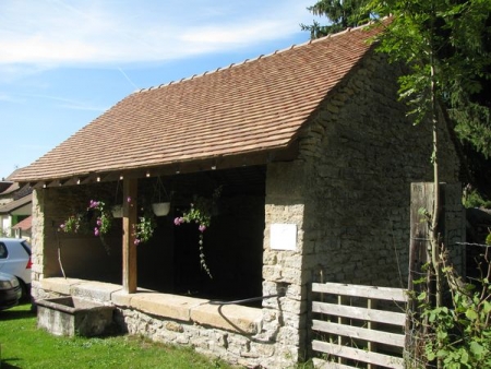 Aubigny la Ronce-lavoir 3 dans hameau Lavault