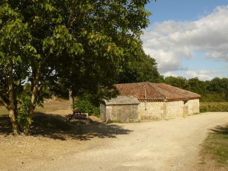 Gondrin dans le Gers-lavoir 4 dans hameau Lasdoutz par Claudine Peuvrel