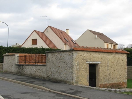 Fontenay Tresigny-lavoir 1 dans le bourg