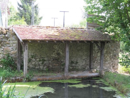 Le Thoult Trosnay-lavoir 2 dans hameau Trosnay