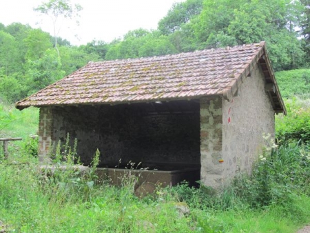 Alligny en Morvan-lavoir 8 dans hameau Fétigny